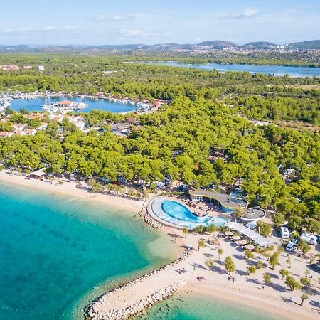 Mobile Homes Solaris Vacanceselect Sibenik Bagian luar foto