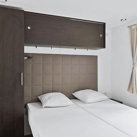 Mobile Homes Solaris Vacanceselect Sibenik Bagian luar foto