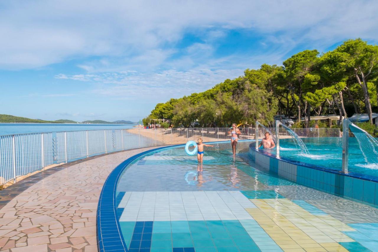 Mobile Homes Solaris Vacanceselect Sibenik Bagian luar foto
