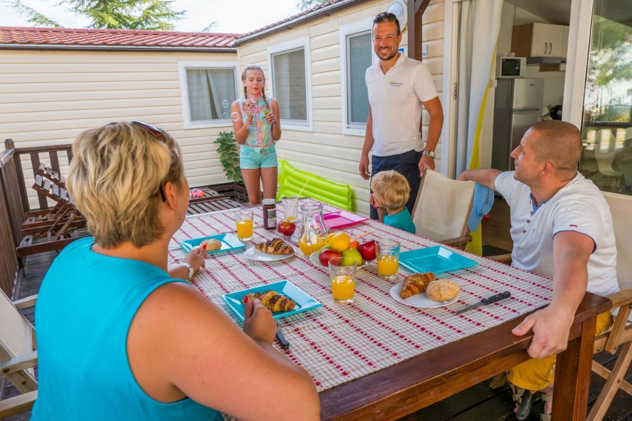 Mobile Homes Solaris Vacanceselect Sibenik Bagian luar foto