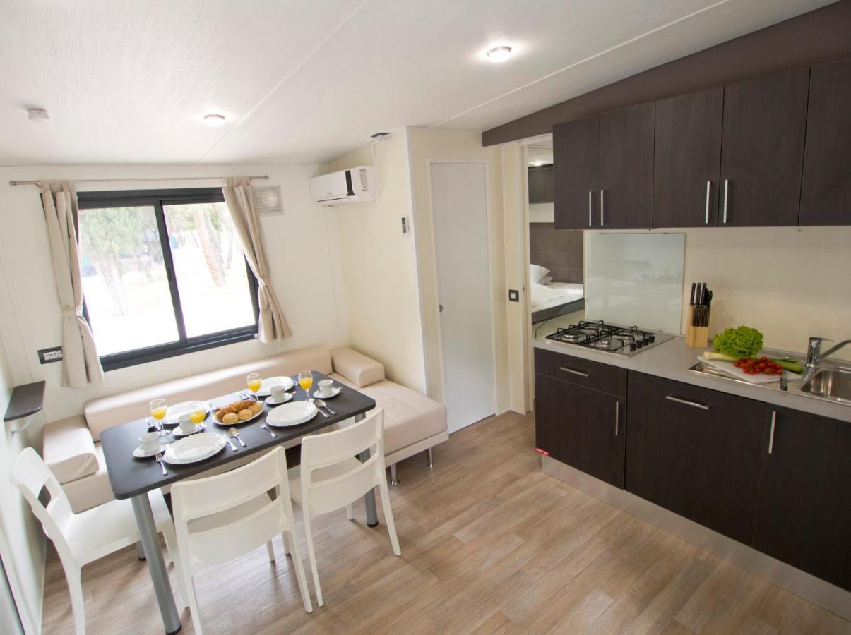 Mobile Homes Solaris Vacanceselect Sibenik Bagian luar foto