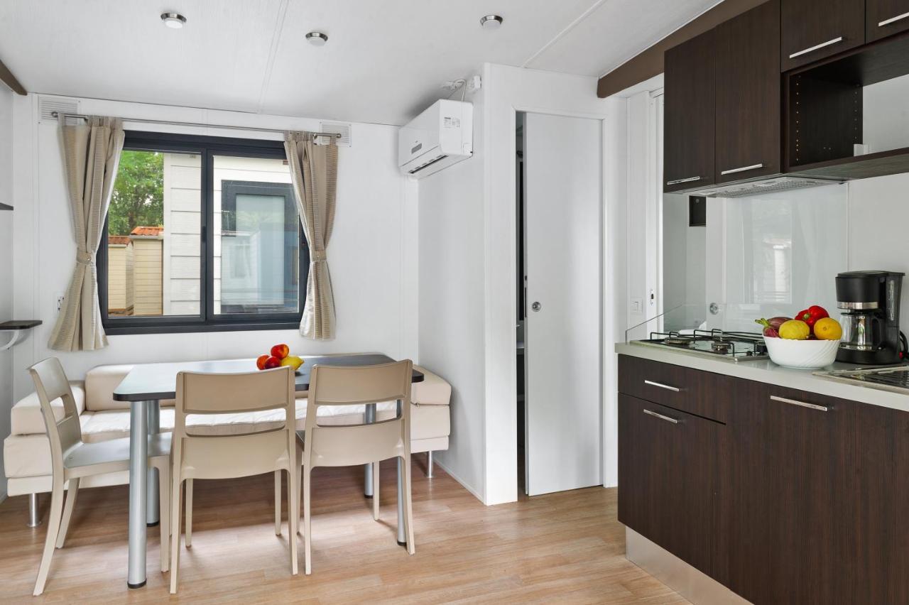 Mobile Homes Solaris Vacanceselect Sibenik Bagian luar foto